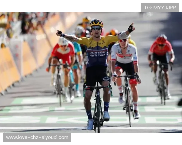 自行车赛终点线前的集体冲刺惊心动魄 自行车赛终点线前的集体冲刺惊心动魄