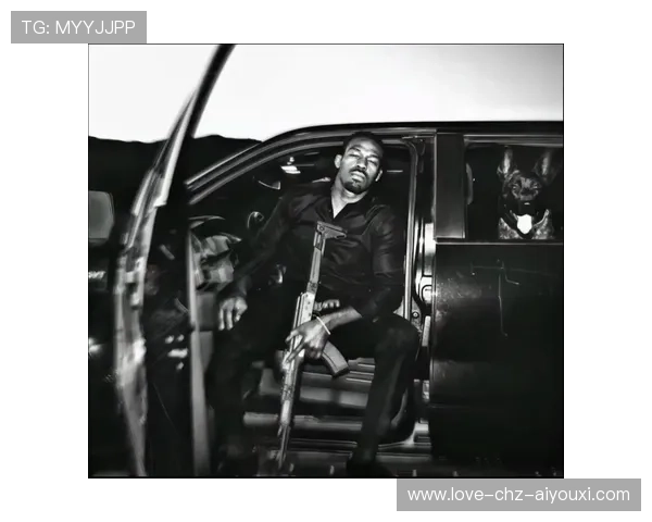 UFC精彩瞬间：腹部中拳击倒对手的瞬间震撼世界