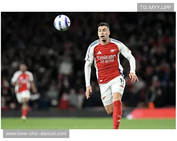 萨卡短传转化为马丁内利贴地射门